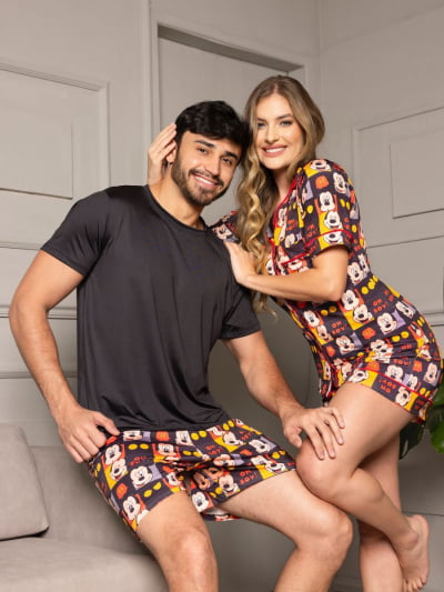 Pijama Casal - Mickey Oh Boy ( Feminino Americano tipo Short + Masculino Short com Camiseta Preta)  