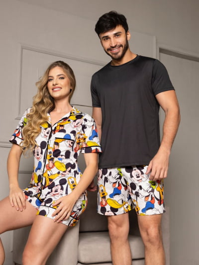 Pijama Casal - Turma do Mickey ( Feminino Americano tipo Short + Masculino Short com Camiseta Preta)