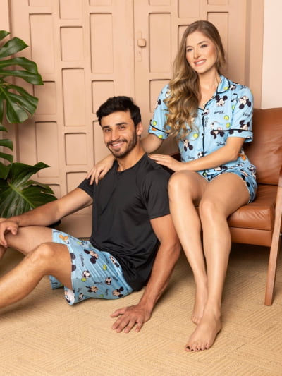 Pijama para o Casal - Mickey Azul ( Feminino Americano tipo Short + Masculino Short com Camiseta Preta)  