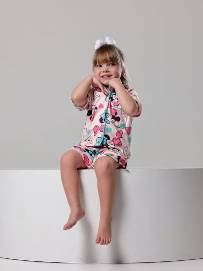 Pijaminha Infantil Short ( Feminino)- Letra M de Minnie (Rosa claro)